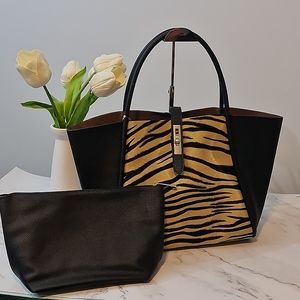 ❤Lara Zebra🦓 Striped Tote w/ Pouch NWT